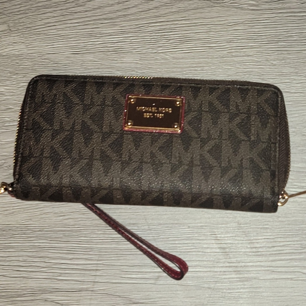New Michael kors brown wallet